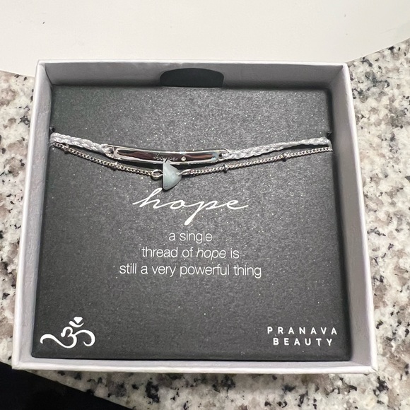 Bracelets never worn four different ones - Picture 3 of 4